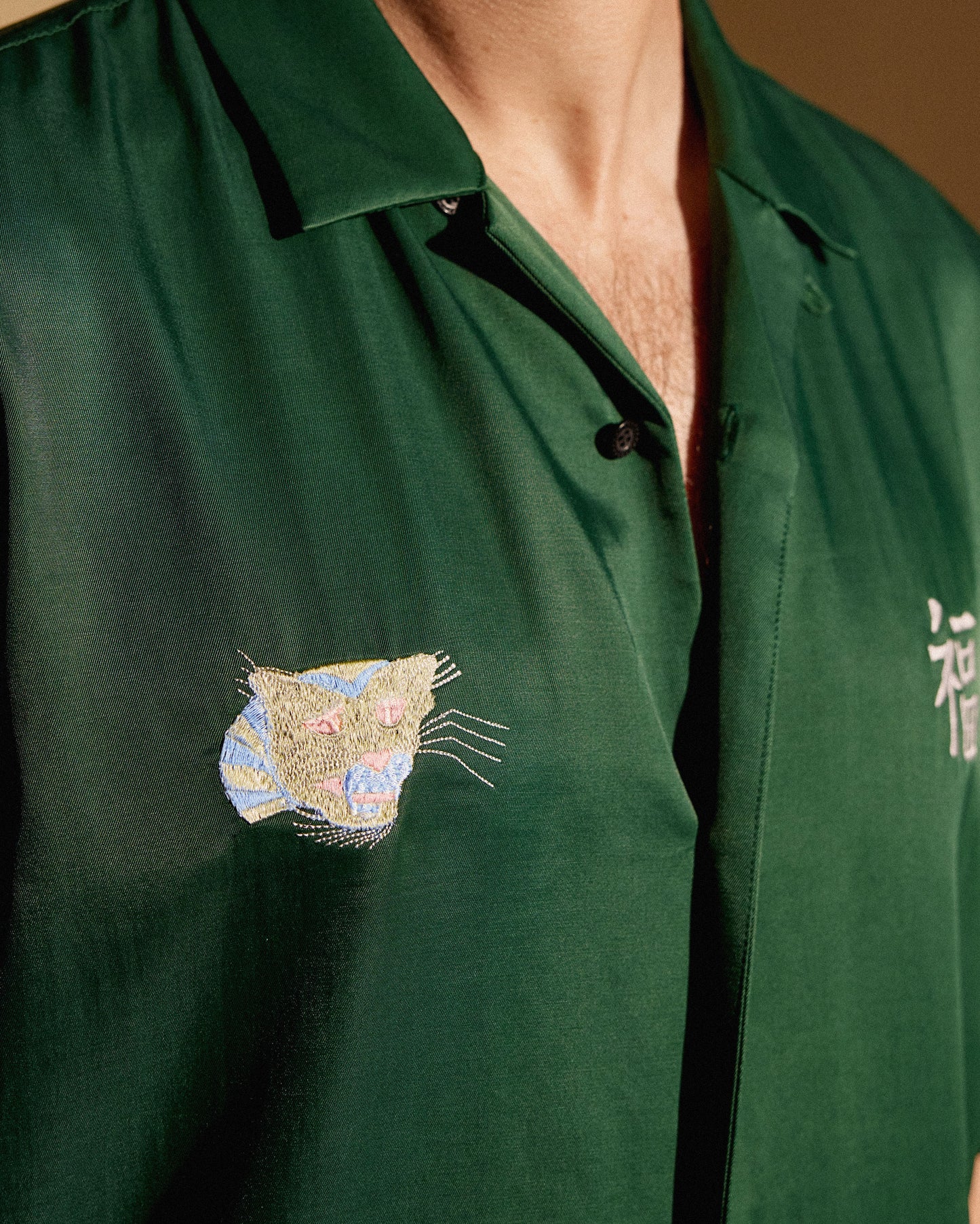 PHOTOCHROMATIC EMBROIDERY SHIRT