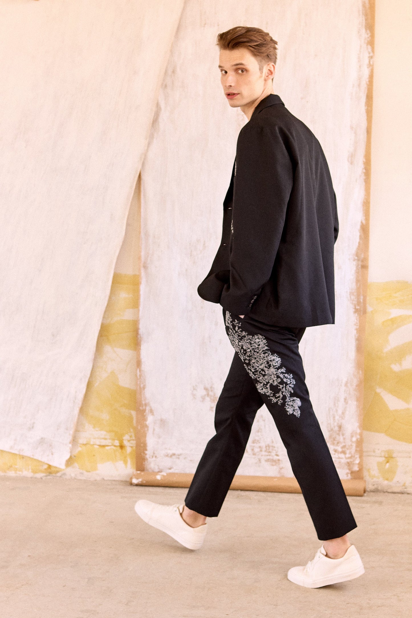 TRADITIONAL FLOWER PANTS - BLACK