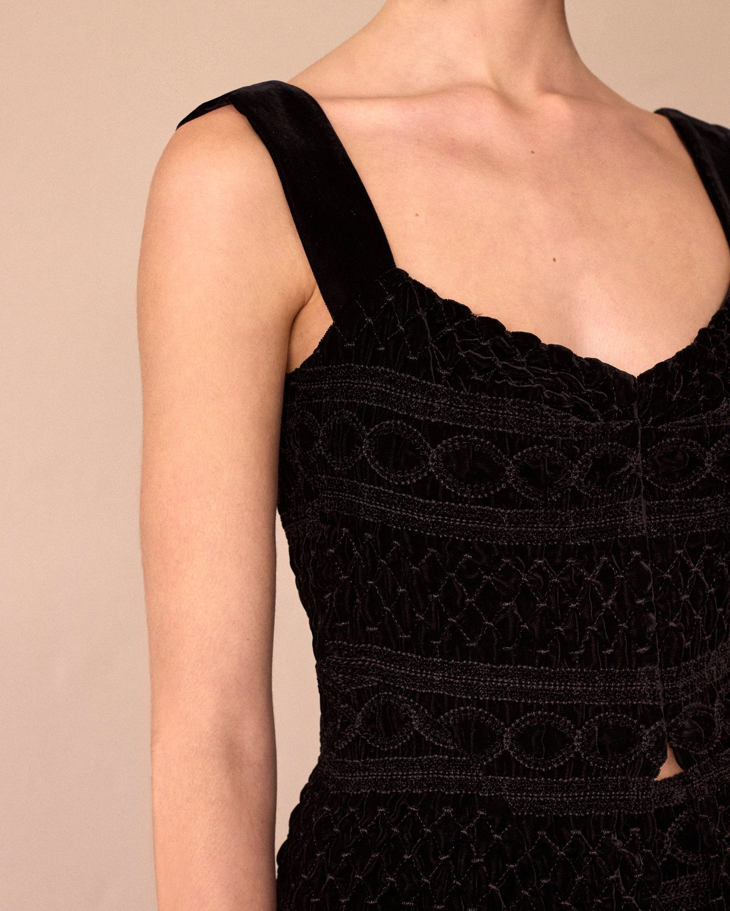 VELVET EMBROIDERED TOP - BLACK - AH24