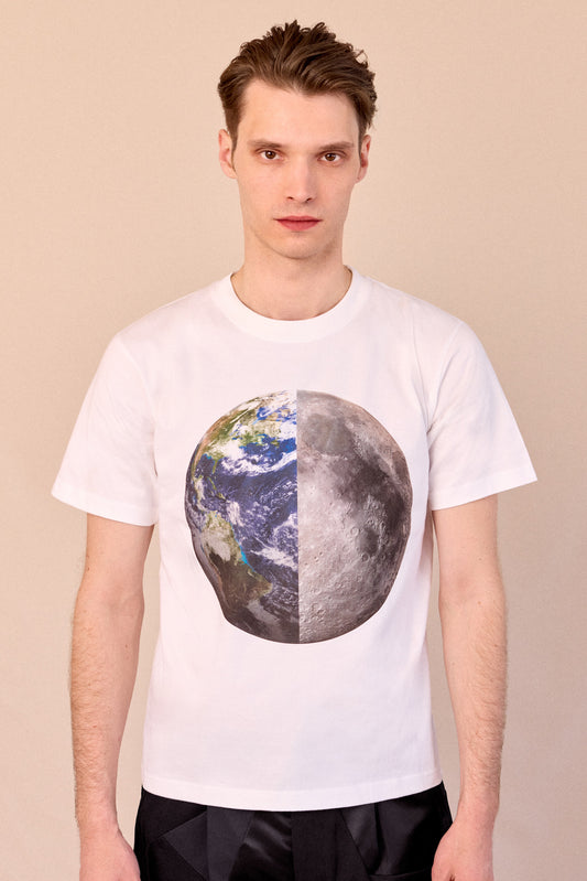 EARTH & MOON GRAPHIC T-SHIRT