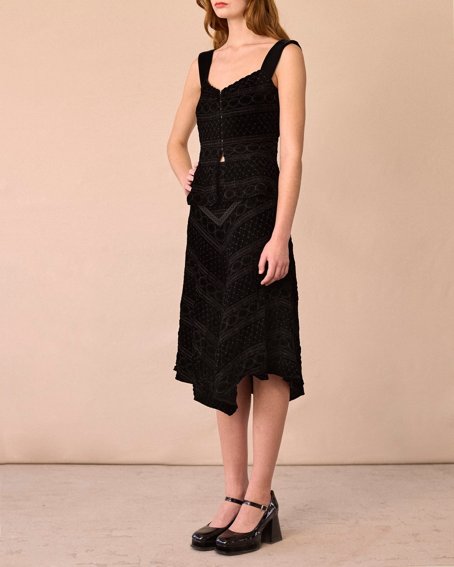 VELVET EMBROIDERED SKIRT - BLACK - AH24