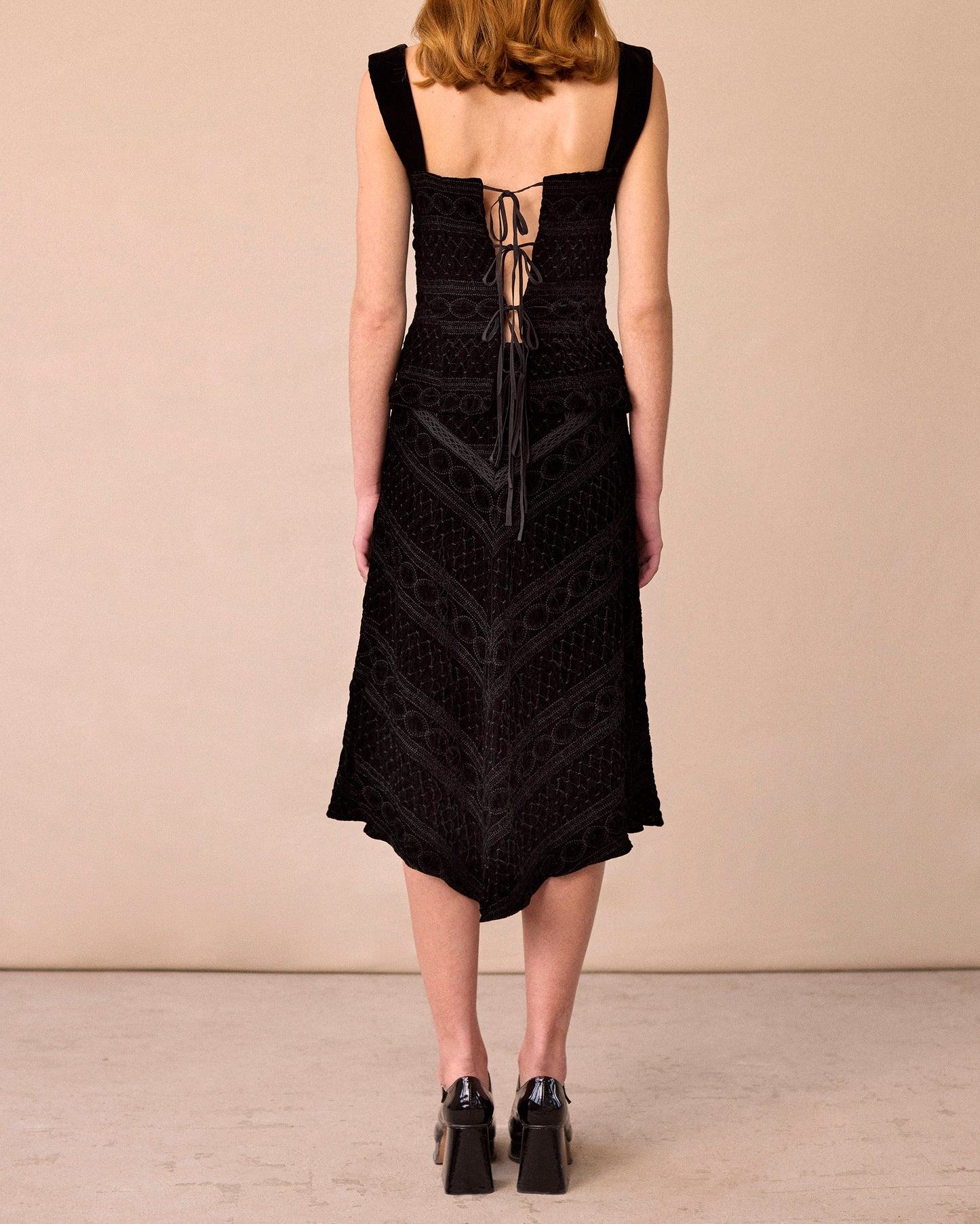 VELVET EMBROIDERED SKIRT - BLACK - AH24